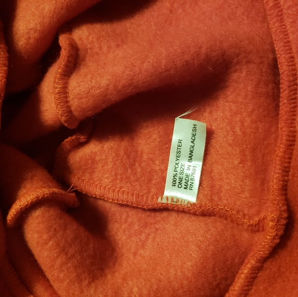 6  Pieces 1 Scarf 3 Hats and 2 Set of Gloves - Picture 11 of 16